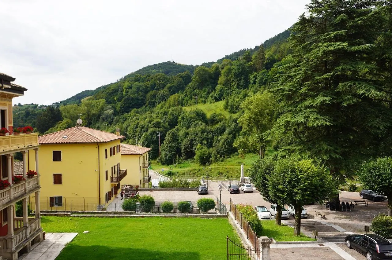 Hotel Baldo Ferrara di Monte Baldo 2*,