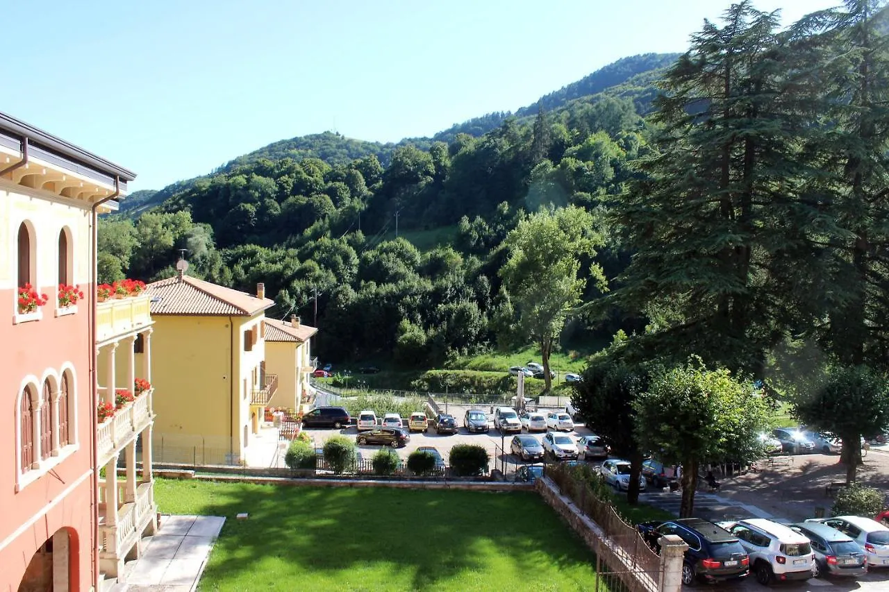 Hotel Baldo Ferrara di Monte Baldo 2*,  Italien