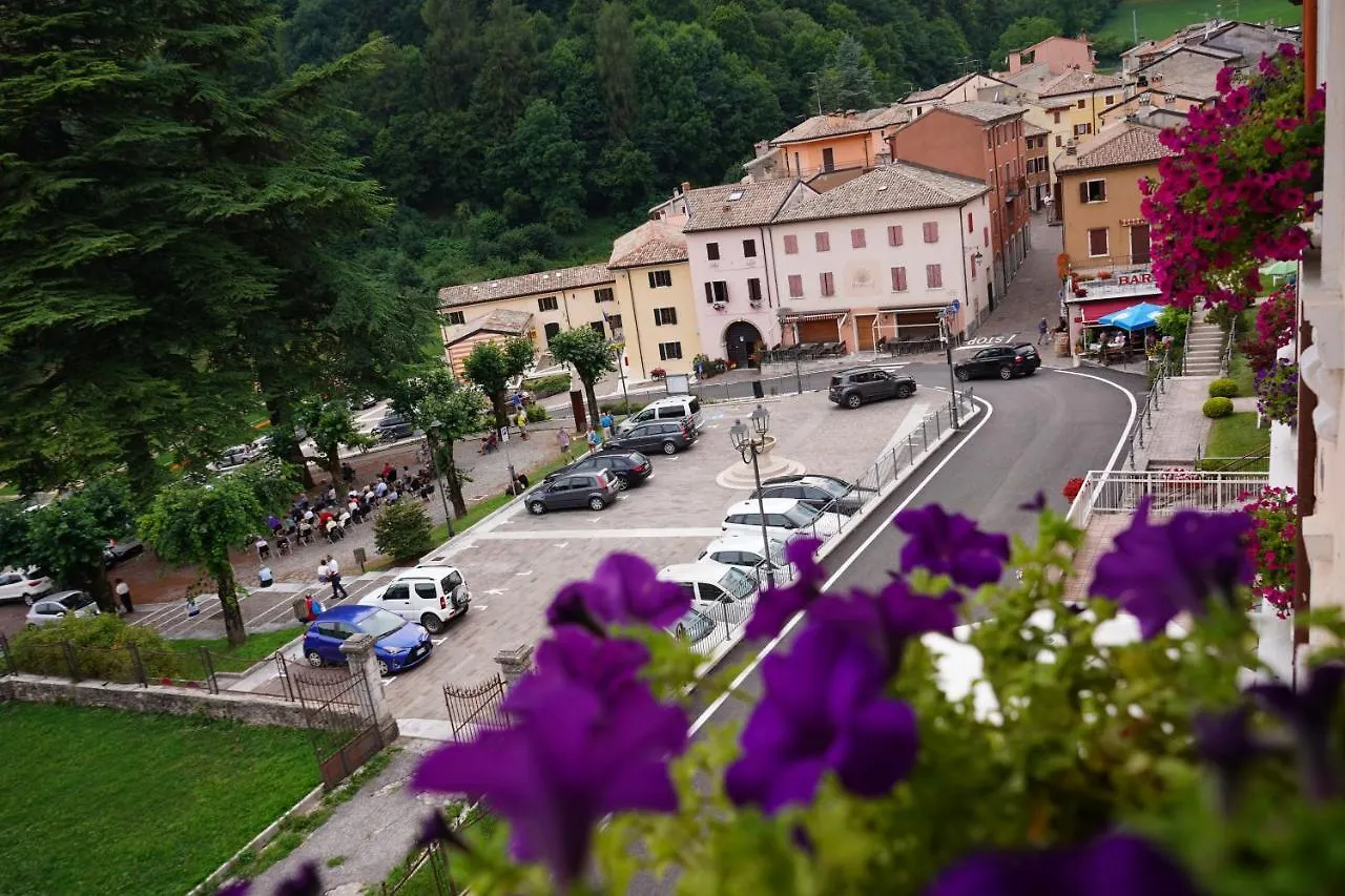 Hotel Baldo Ferrara di Monte Baldo 2*,